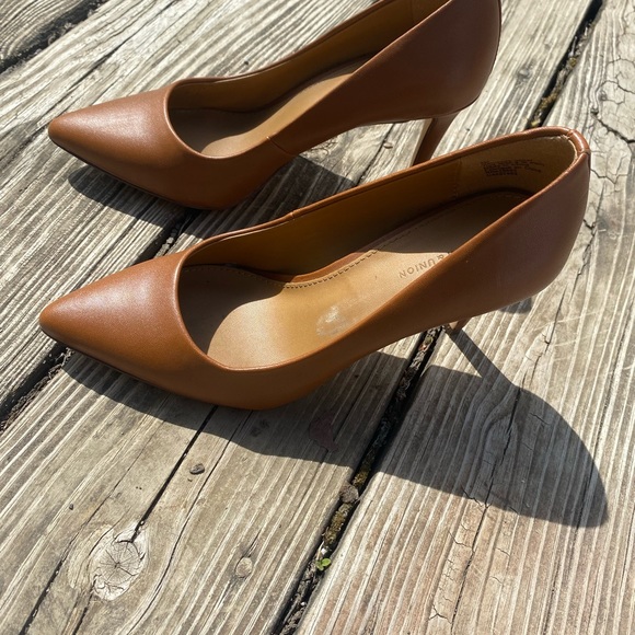 Heels - Picture 3 of 3